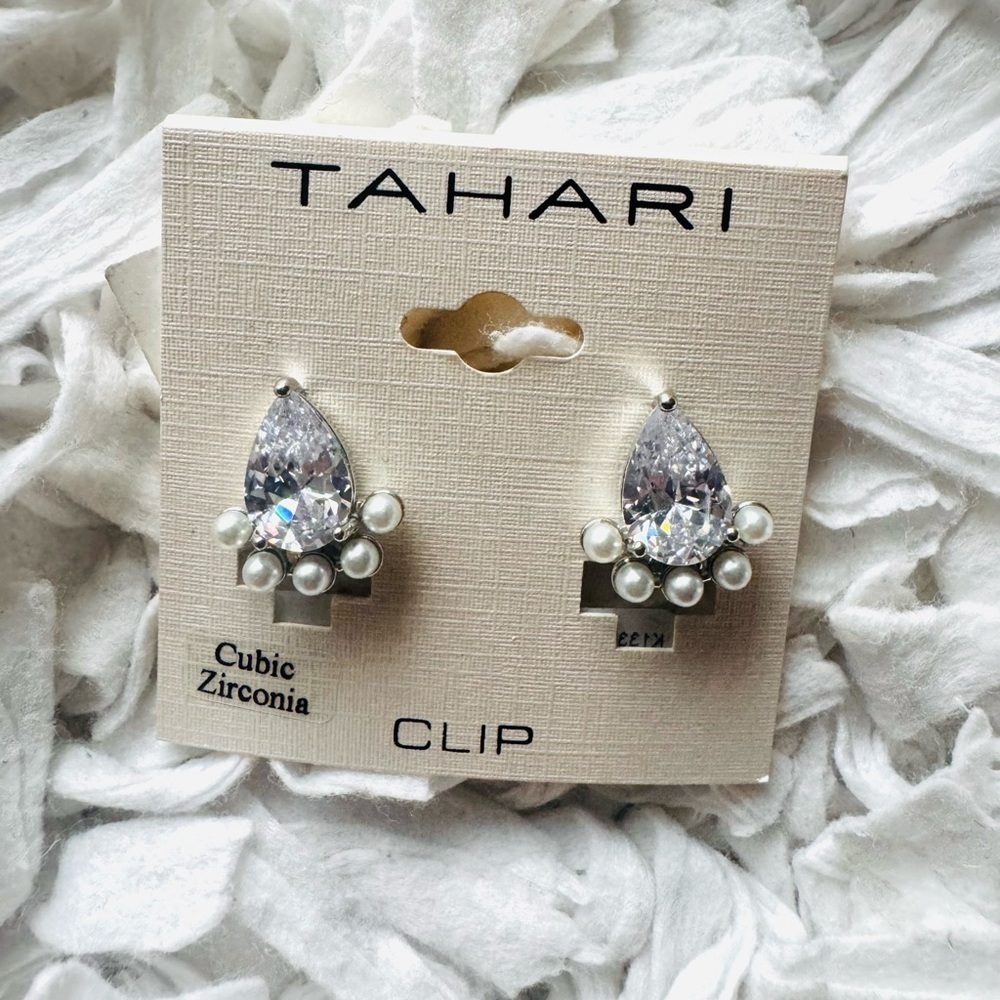 NWT Tahari Cubic Zirconia Sparkly Rhinestone Clip Earrings